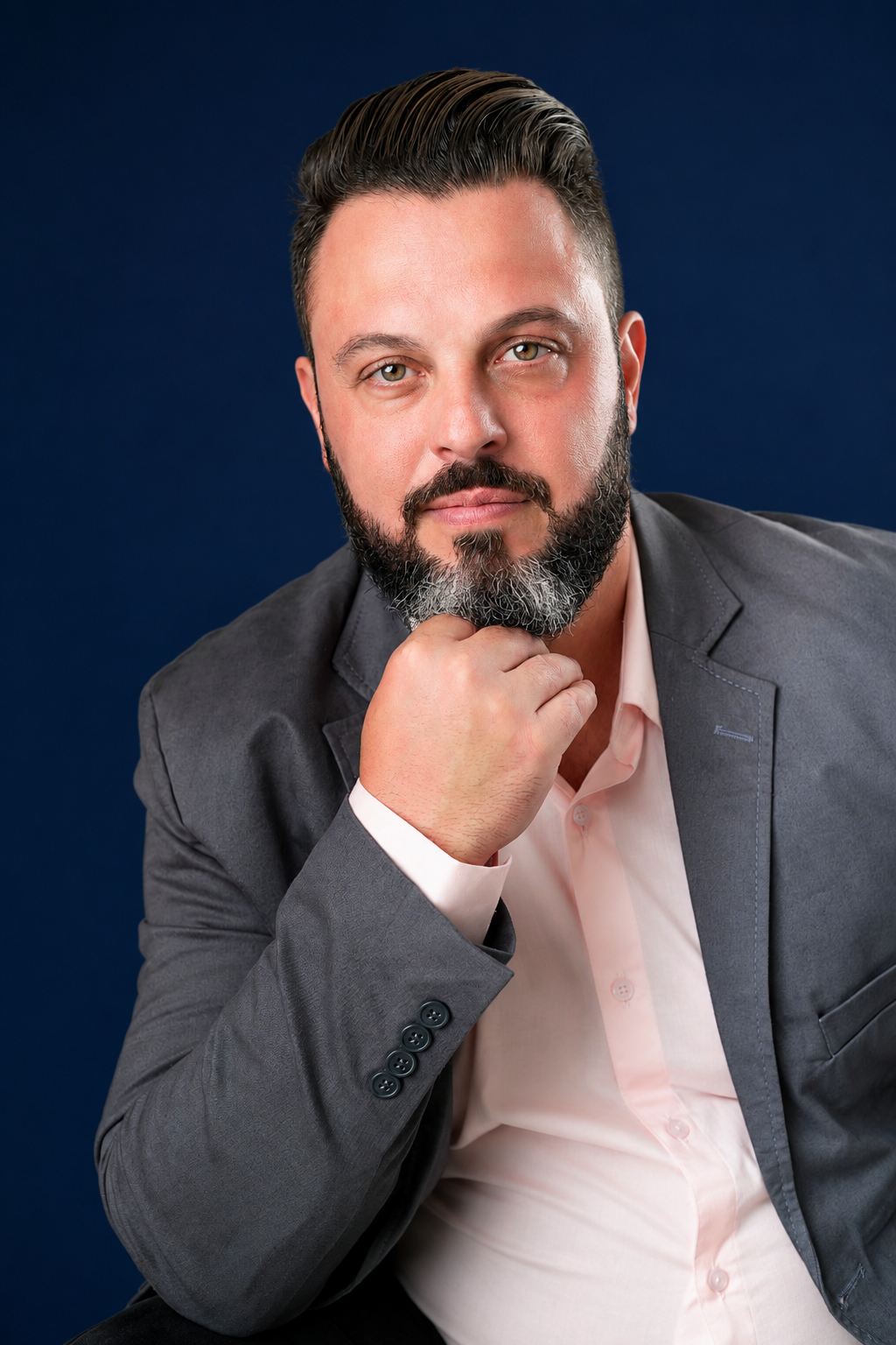 Elton Daniel Leme, especialista em LinkedIn e posicionamento profissional